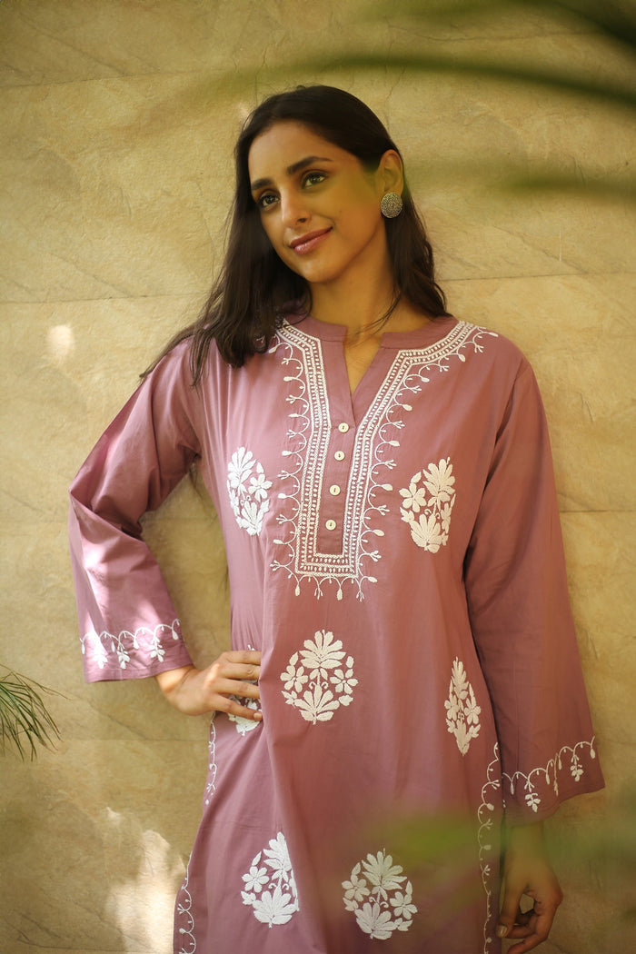 Saba Chikankari Long Kurta In Cotton - Peach