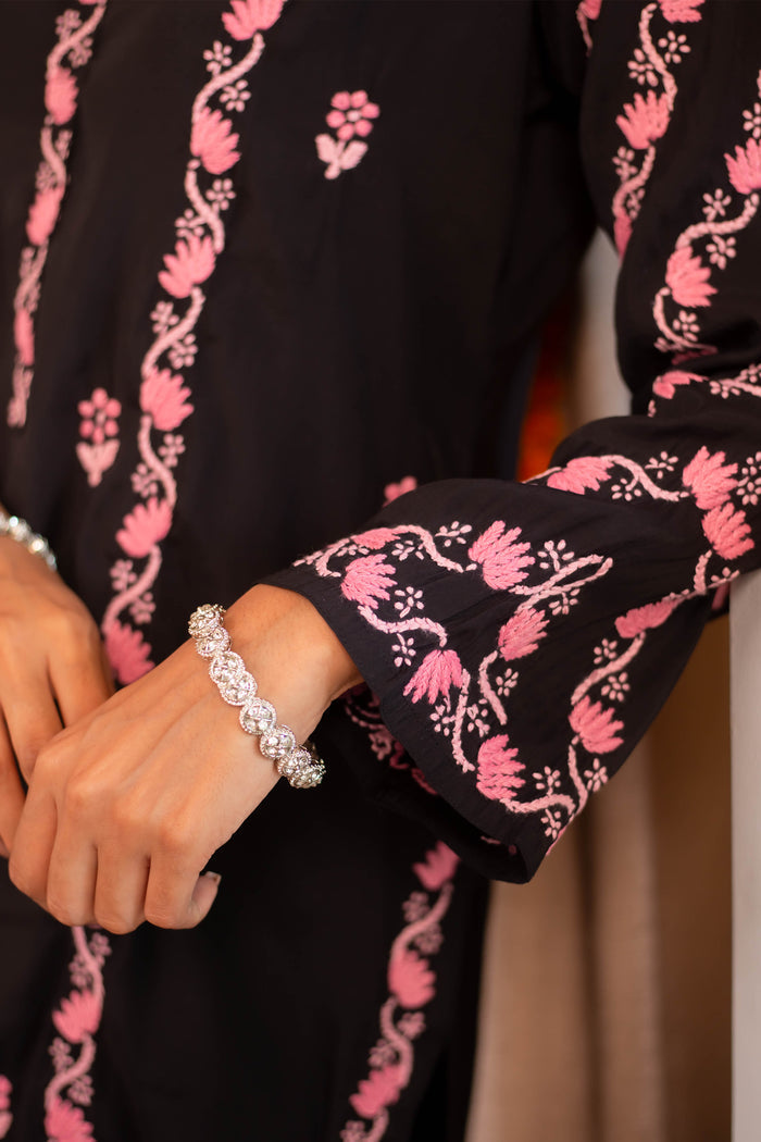 Saba Chikankari Long Kurta In Muslin - Black