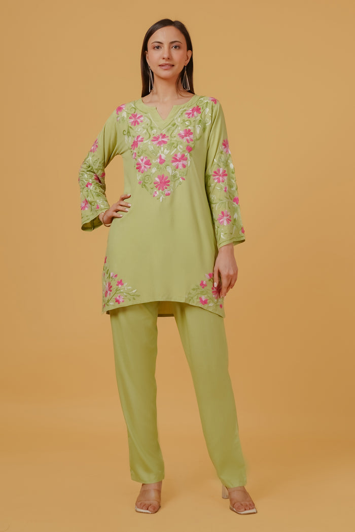 Taniya In Chikankari Embroidered Kurta in Rayon – Pista Green