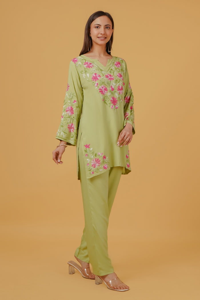 Taniya In Chikankari Embroidered Kurta in Rayon – Pista Green