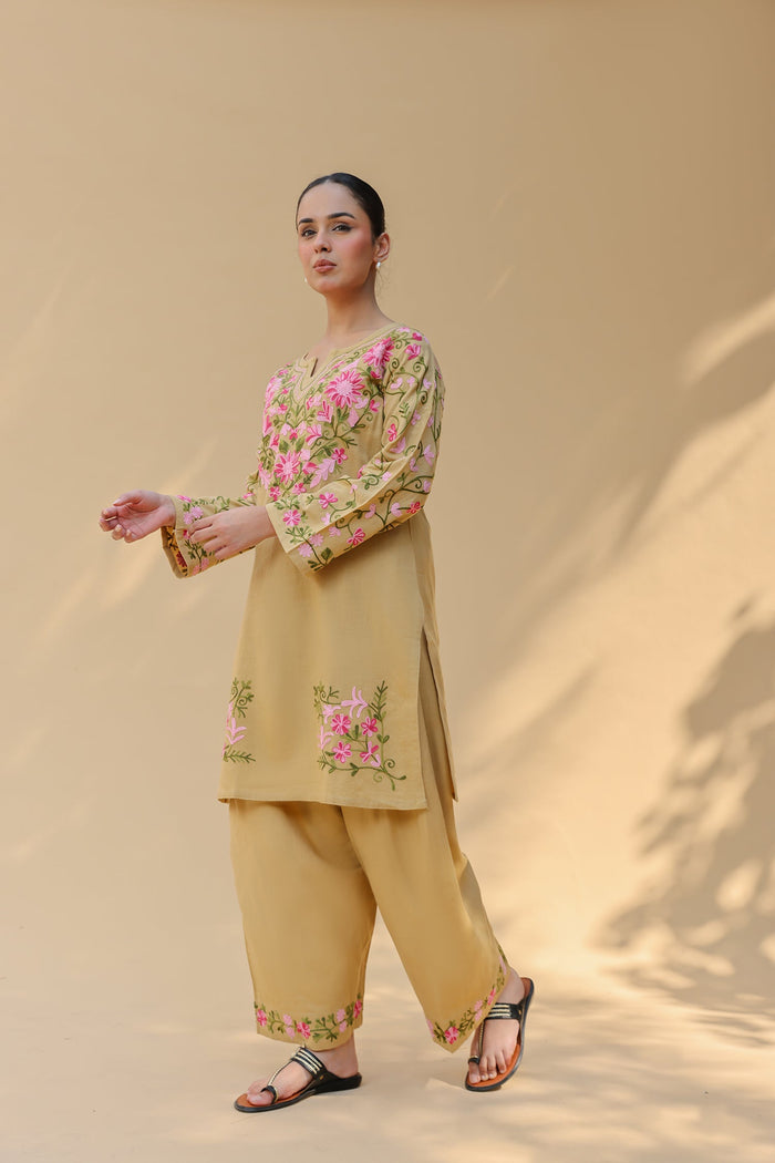 Woolen Kashmiri Aari Kurta Set – Beige with Farsi Bottoms